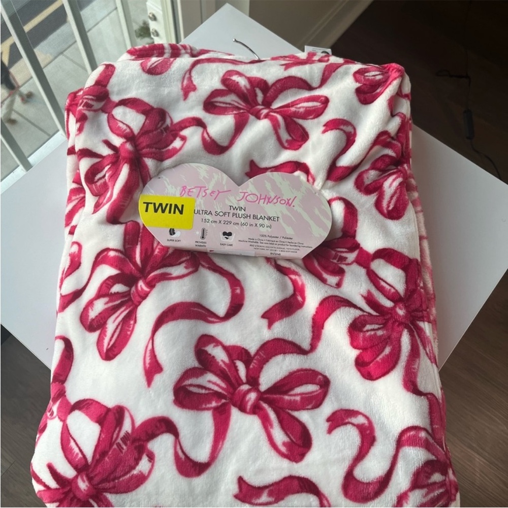 Betsy Johnson, pink and white bow, twin blanket$40